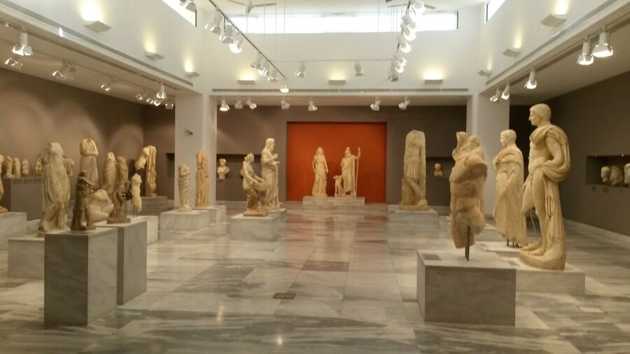 Archaeological Museum of Heraklion: Guided Walking Tour - The building is part of the experience