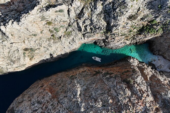 Chania: Boat Rental Almyrida - Seitan Limania Beach and the busy-day question
