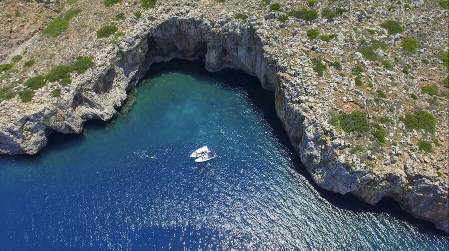 Chania: Boat Trip with Guided Snorkeling & Stand-Up Paddling - The guide makes the difference