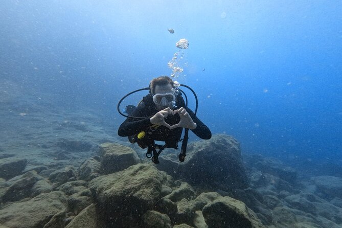 Chania Scuba Diving | Shore Dives | Certified Divers - Reaching the sheltered cove from shore