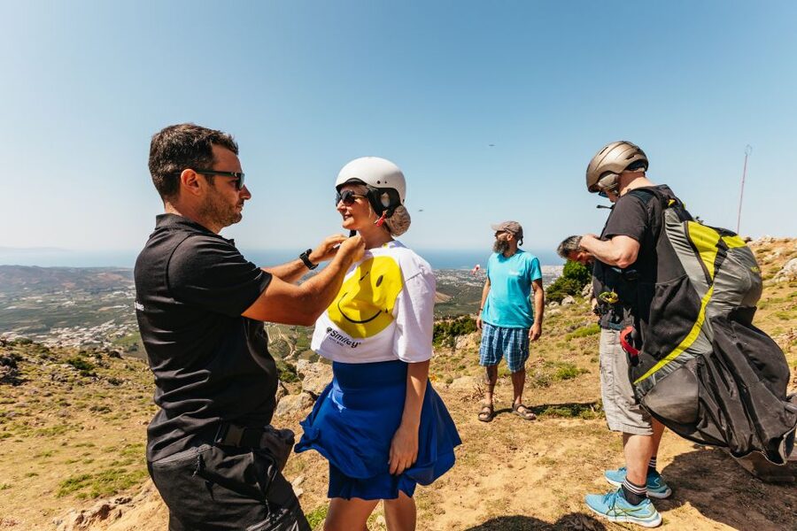 Chania: Tandem Paragliding Flight in Crete - Who will enjoy this most