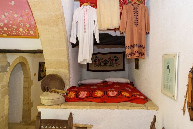 Cretan Delights - Wine, Olive Oil & Cooking Workshop from Chania - Melidoni’s four-hour cooking class and family home