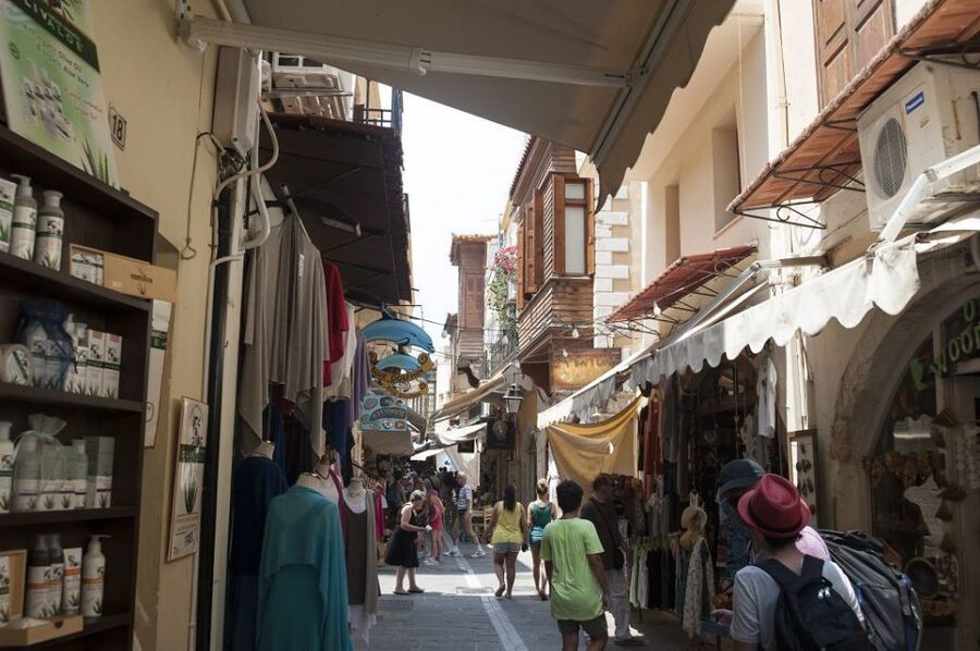 Crete: Chania, Lake Kournas and Rethymno Tour - Lake Kournas: freshwater, wildlife, and pedalos