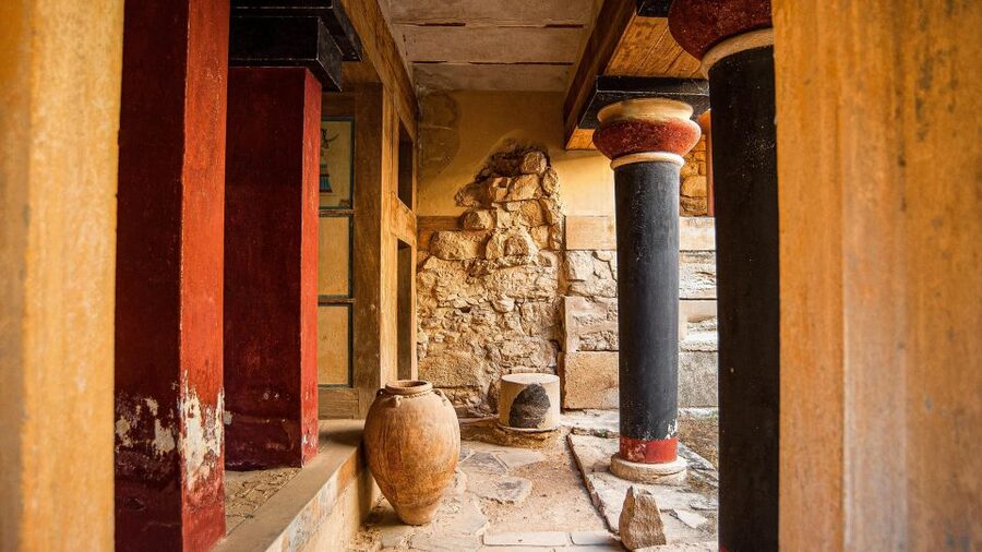 Crete: Knossos Palace & Heraklion City Tour - What the guide adds at Knossos
