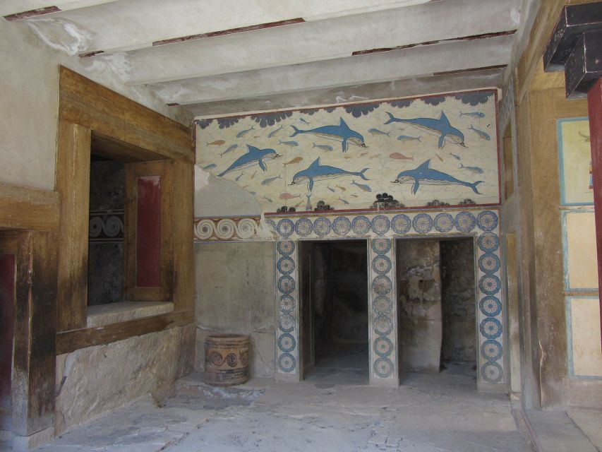 Crete: Knossos Palace & Heraklion Guided Tour - Reaching the waterfront and Koules Fortress