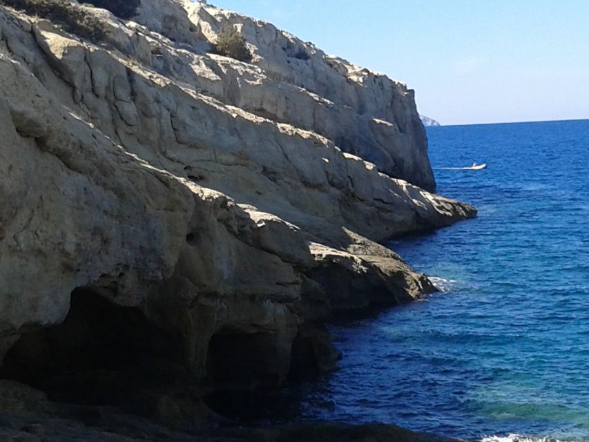 Crete: Matala Beach and Hippie caves, Red beach - Inside the ancient caves and former hippie homes