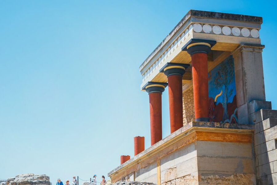 Crete: Palace of Knossos E-Ticket and Audio Guide - Following the palace route and its audio stops