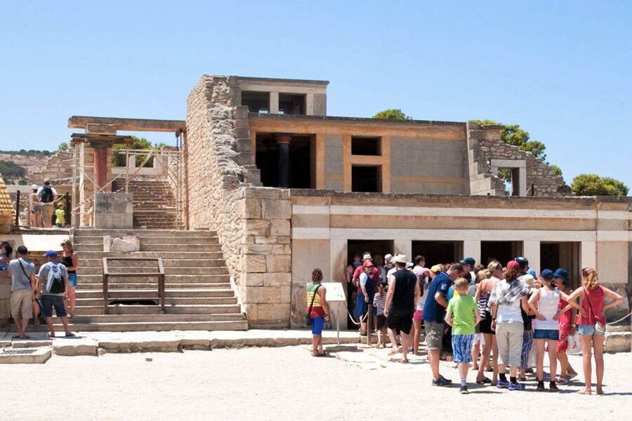 Crete: Palace of Knossos E-Ticket and Audio Guide - South Propylaeum: frescoes, ceremony, and style