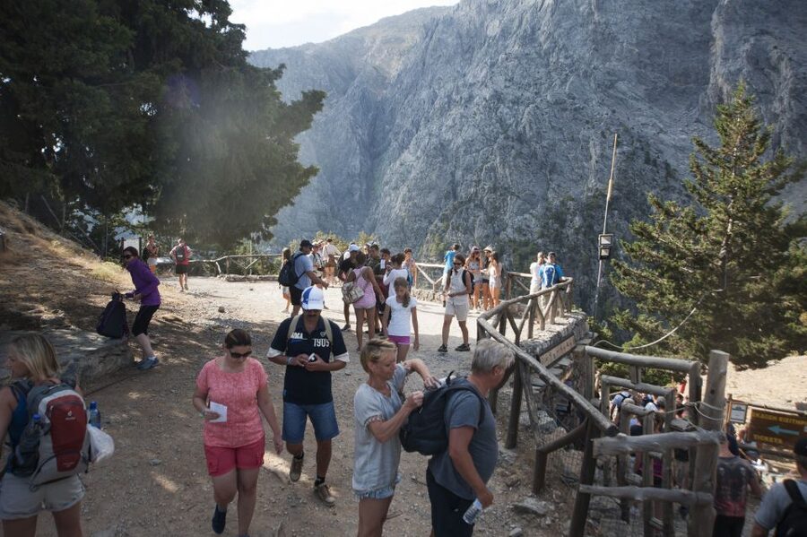 Crete: Samaria Gorge Hike - Starting at Xiloskalo and finding your rhythm