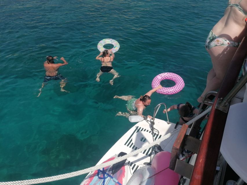 Crete: Snorkeling Boat Trip with Lunch and Transfer - Lunch, fruit, wine, and a generous pause