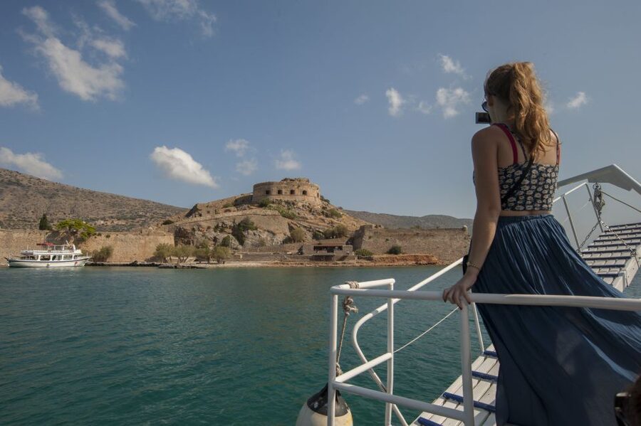 Crete: Spinalonga, Agios Nikolaos and Elounda with BBQ Lunch - Agios Nikolaos and Lake Voulismeni