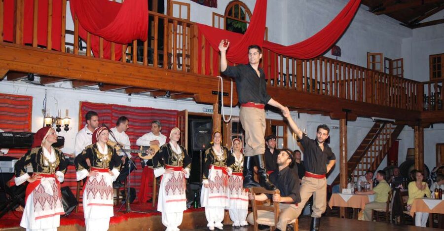 Crete: Traditional Dance Show and Buffet Dinner with Wine - How much Greek tradition will you actually see?