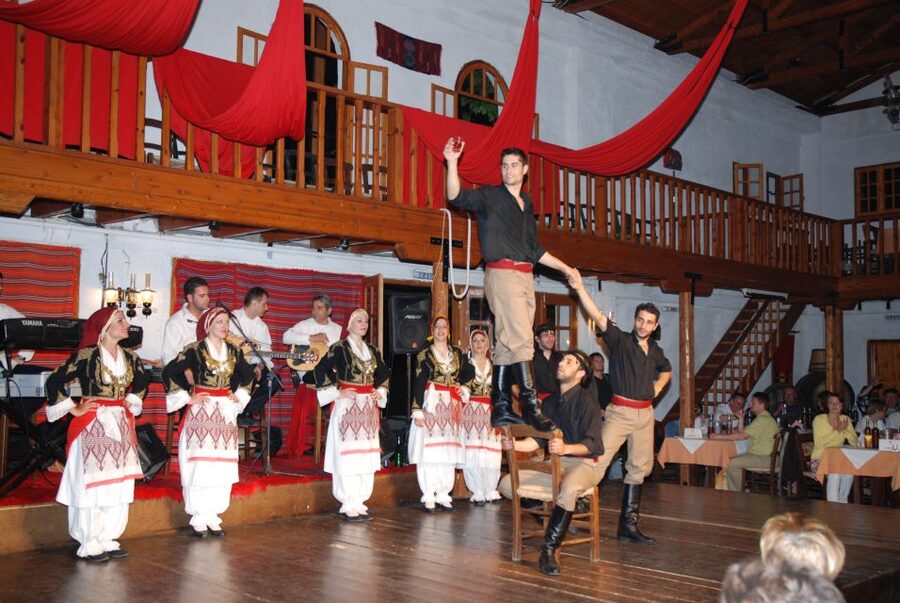 Crete: Traditional Dance Show and Buffet Dinner with Wine - Timing, comfort, and practical points