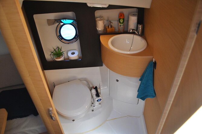 Crete Yacht Cruises 6-hours private Guided Cruise in Ag. Nikolaos - Comfort on the Beneteau Flyer 850 Sundeck