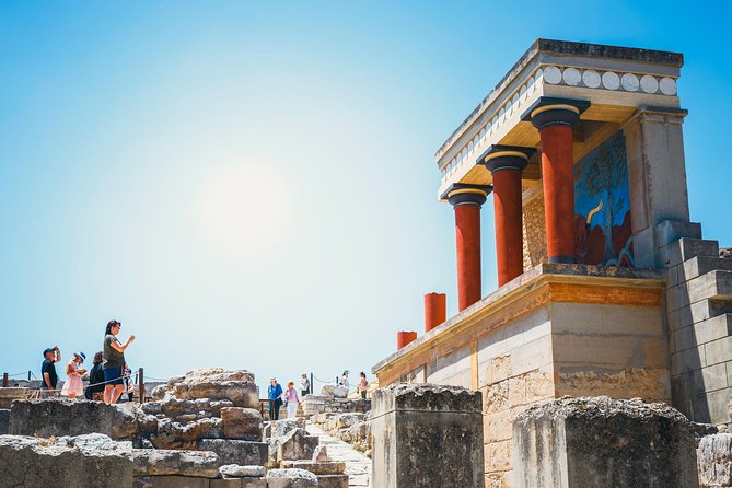 E-Ticket & Audio Tour for Knossos Palace: Unlock Minoan Majesty - Arriving at the Palace of Knossos