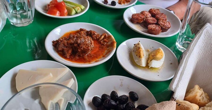 Food Tour in Heraklion – Discover Cretan Flavors - Churches, Venetian buildings, and the city center