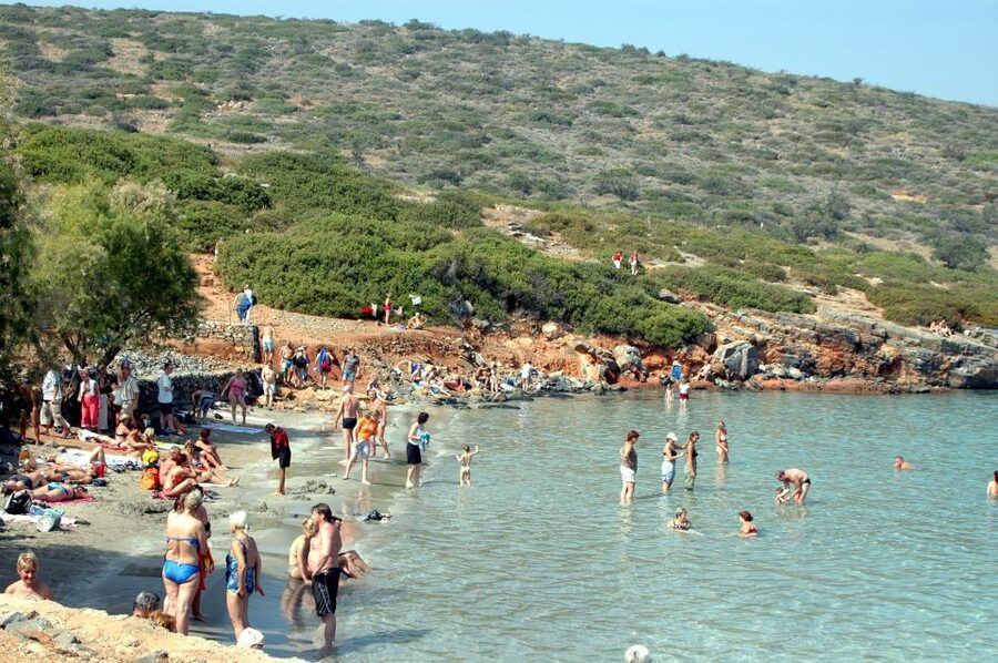 From Ag. Nikolaos: Spinalonga & Kolokytha Cruise with Lunch - Boat comfort, crowding, and onboard extras
