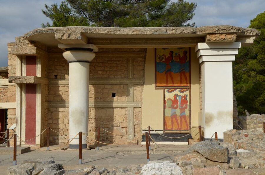 From Chania: Knossos Palace and Heraklion Full-Day Tour - Three hours in Heraklion, with choices to make