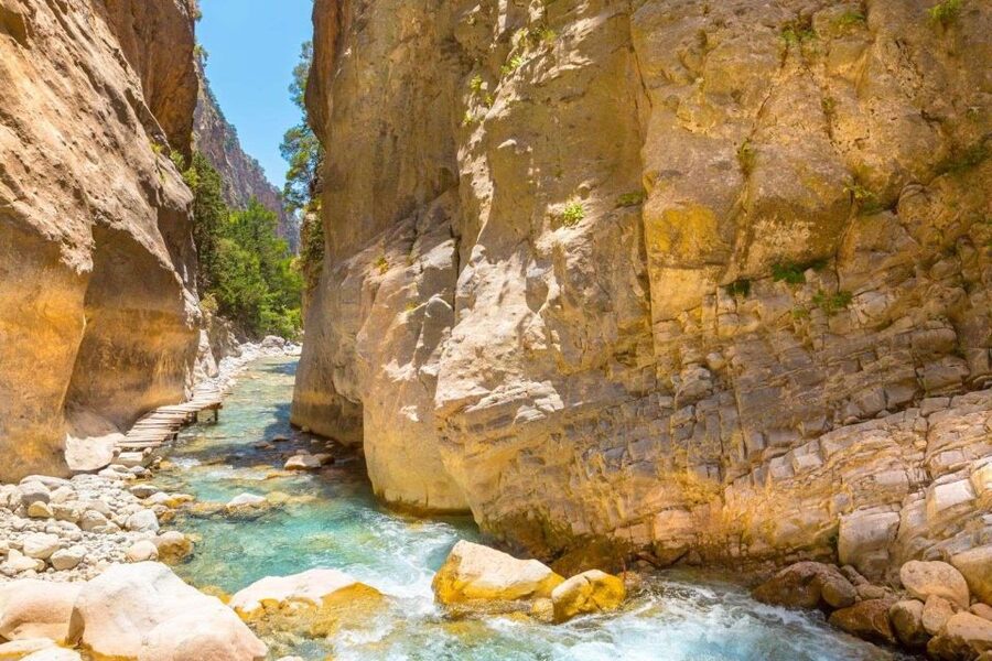 From Chania/Rethymno: Samariá Gorge Guided Hike with Pickup - Breakfast at Omalos before the trail