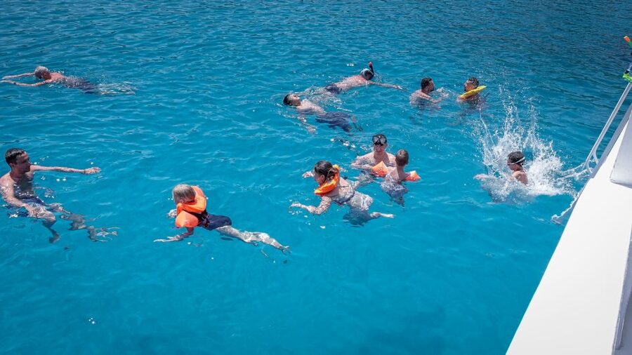 From Heraklion: Elounda, Kolokitha, and Spinalonga Boat Trip - Fruit, salad, and the onboard bar