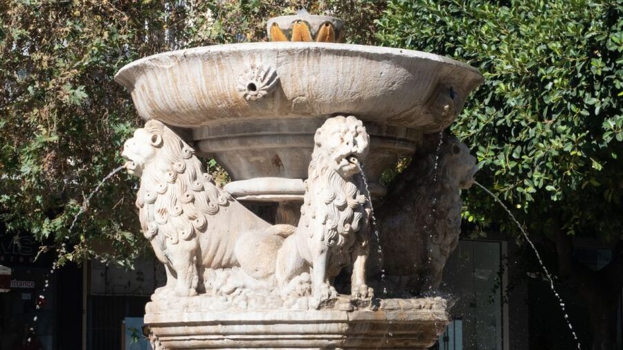 From Heraklion: Historical Center City Tour & Knossos Palace - Timing, group size, and the pace of the day