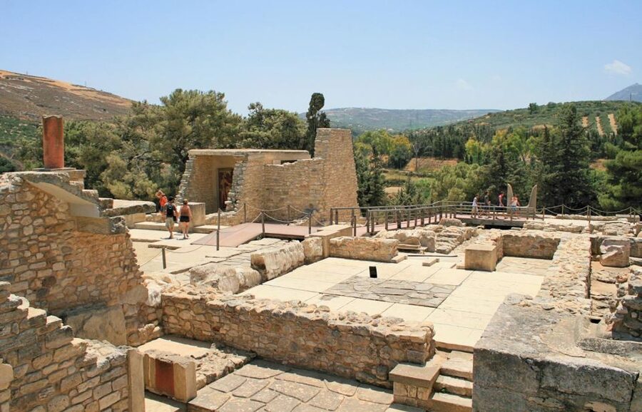 From Heraklion: Knossos and Lasithi Plateau Full-Day Tour - Pickup from Heraklion and the resort coast