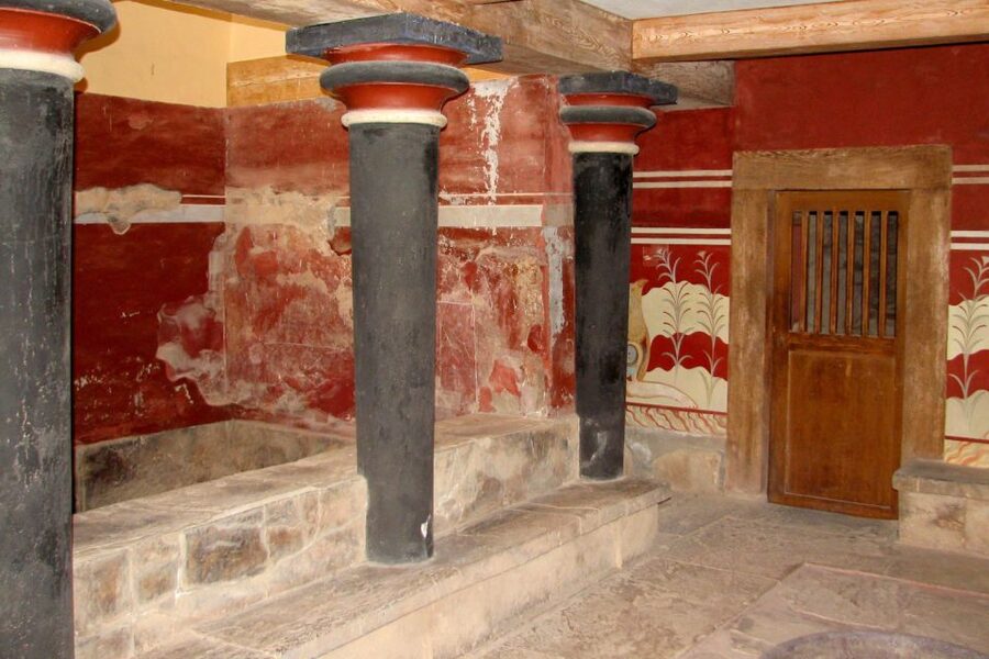 From Rethymno: Knossos Palace and Heraklion Guided Tour - Walking through the Palace of Knossos