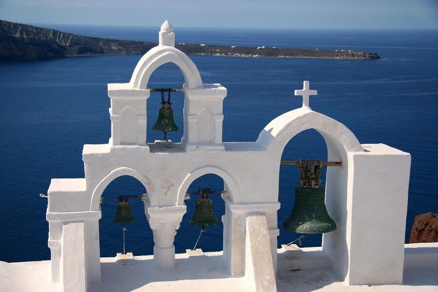 From Rethymno: Santorini Guided Tour and Cruise from Crete - Athinios to Oia by bus