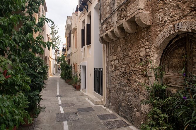 Full-Day Tour : Rethymno-Chania- Lake Kournas ( West Crete Tour ) - Leaving Heraklion with breakfast in hand