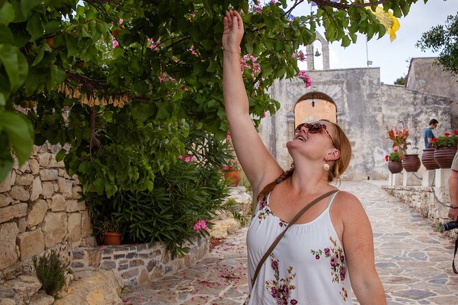 Gastronomy tour and wine tasting in traditional villages - Fres brings sheep-milk ice cream and strong local flavors