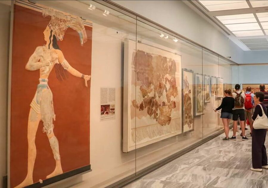Heraklion: Archaeological Museum Ticket with City Audio Tour - Frescoes that bring Minoan life into view