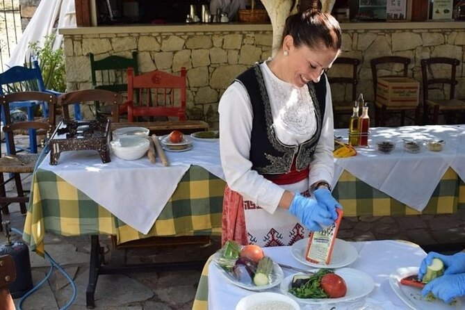 Heraklion: Cretan private cooking lesson with lunch in Arolithos - Key points at a glance