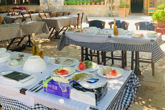 Heraklion: Cretan private cooking lesson with lunch in Arolithos - Why the private format matters
