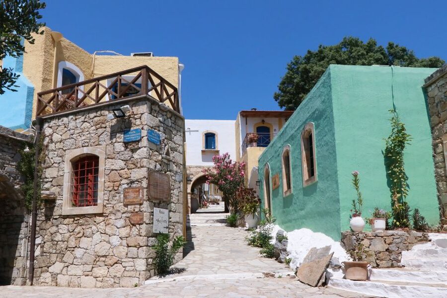 Heraklion Crete: Cretan and Greek Dance Lesson at Arolithos - How much dancing do you really get?