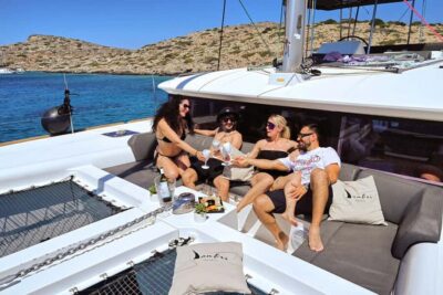 Dia Catamaran Tour – Lunch, Open Bar & Snorkeling