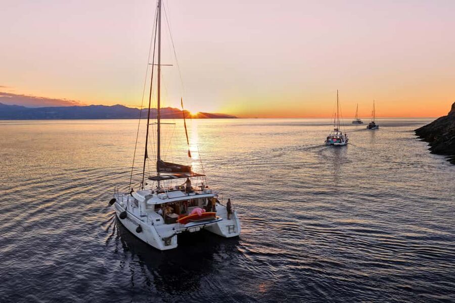 Heraklion: Dia Island Catamaran Cruise with Dinner and Wine - Arriving at Dia Island’s clear-water bay