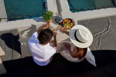 Dia Island Catamaran Cruise with Dinner and Wine