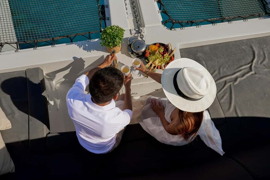 Heraklion: Dia Island Catamaran Cruise with Dinner and Wine - Why the afternoon departure works well