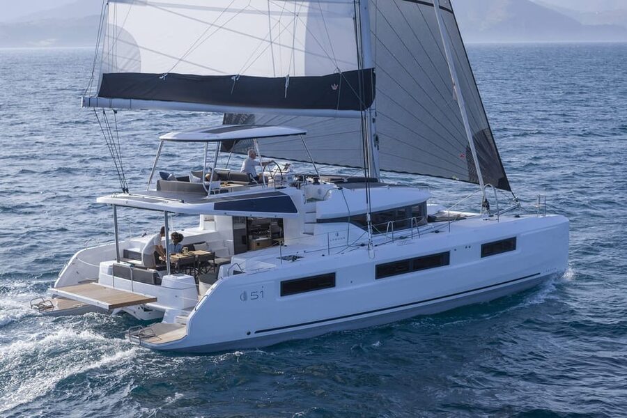 Heraklion: Dia Island Luxury Catamaran Cruise with Meal - Dia Island and its clear-water bay