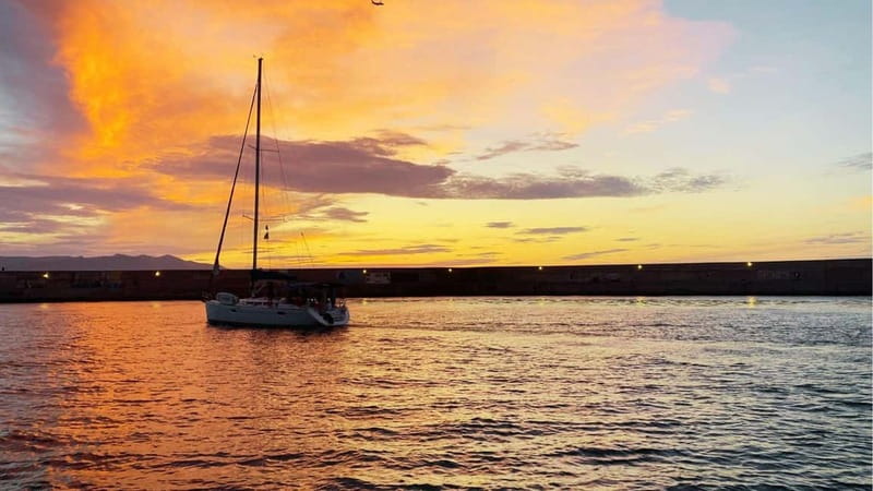 Heraklion: Dia Island Sunset Boat Tour with Dinner - The return sail to Heraklion