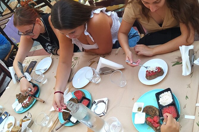 Heraklion Family Treasure Hunt with Food Stop - Fountains, street art, and the central square