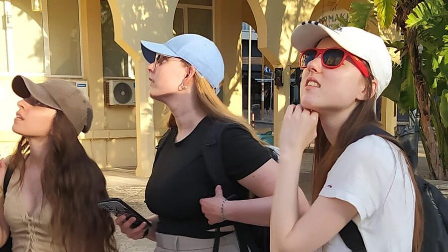 Heraklion: Family Zorba Treasure Hunt with Food Stop - Passing the Archaeological Museum and older fountains