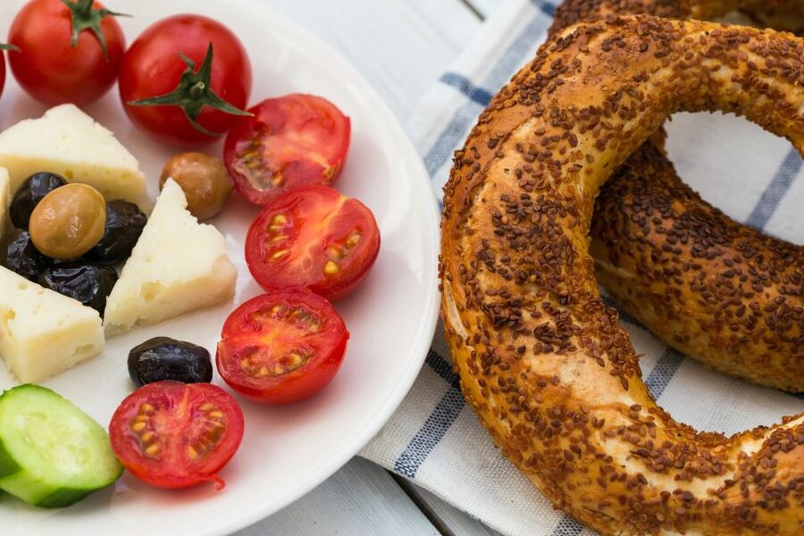 Heraklion: Food Tastings Walking Tour - Guides who make the difference