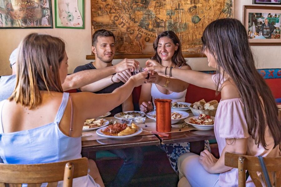 Heraklion: Gourmet Flavours Walking Tour - Meeting the families behind the food