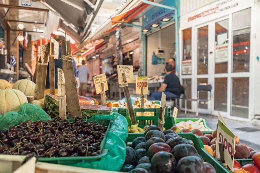 Heraklion: Gourmet Flavours Walking Tour - Raki, seafood, and the one-hour dinner