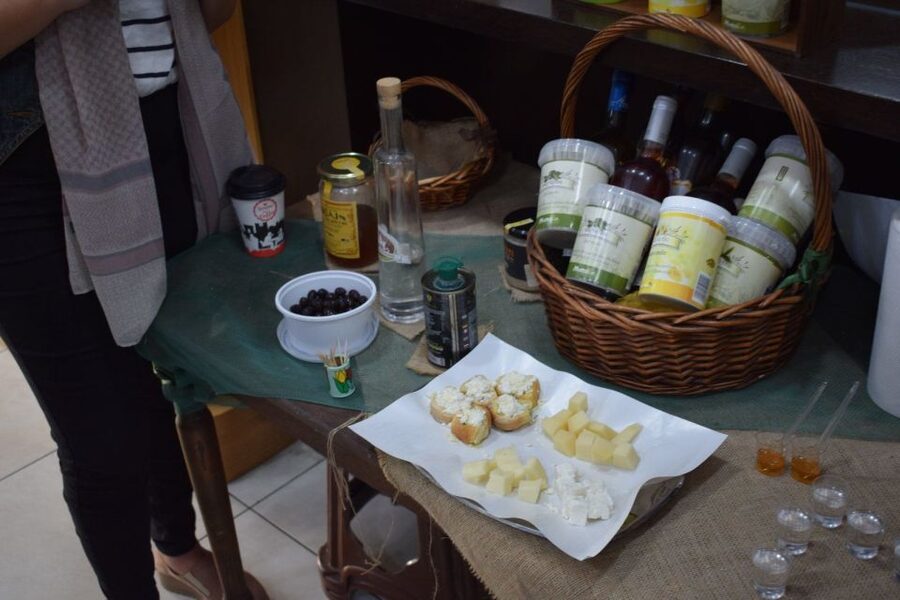 Heraklion: Gourmet Flavours Walking Tour - Food allergies and family needs