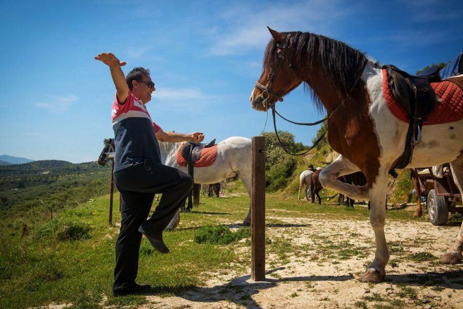 Heraklion: Horseriding Day Tour with Lunch and Transfer - Meeting the horses and learning the basics