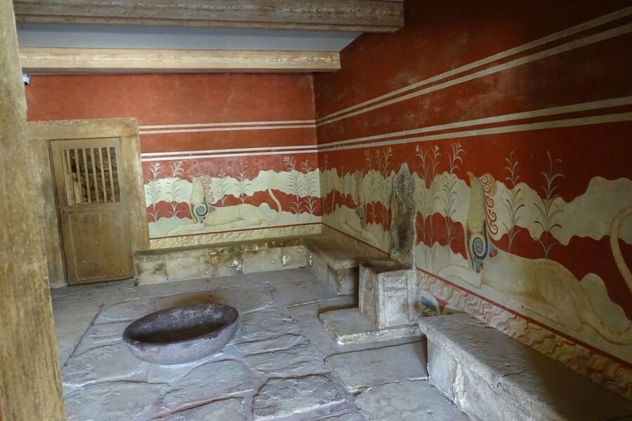 Heraklion: Knossos Palace, Zeus Cave & Oil Mill Private Tour - Malia and the first photo stops