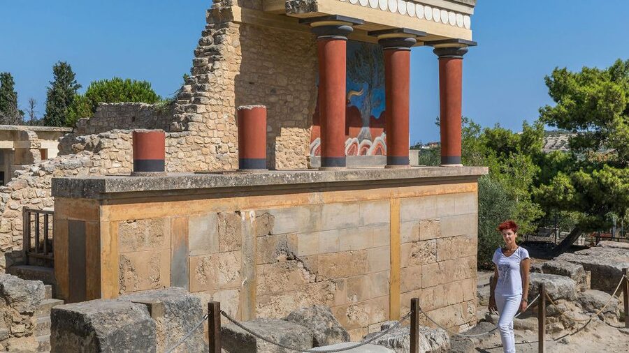 Heraklion: Knossos Private Guided Tour & Skip-the-Line Entry - Timing matters in Crete’s summer heat