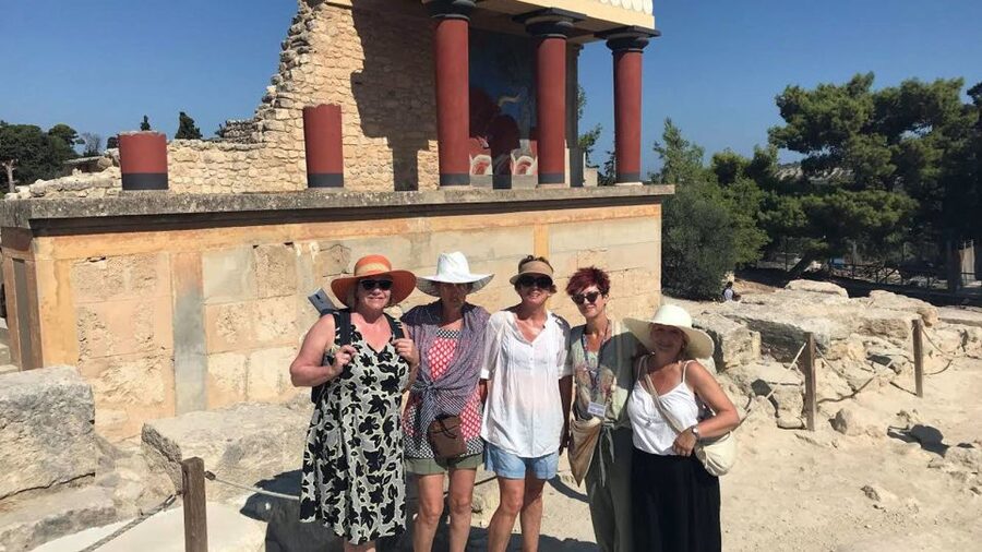 Heraklion: Knossos Private Guided Tour & Skip-the-Line Entry - Meeting at the ticket booth and skipping the wait